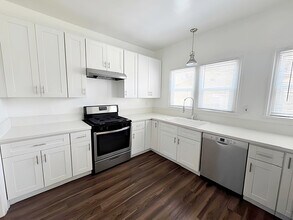 25 Falcon Ave, Unit B in Long Beach, CA - Building Photo - Building Photo