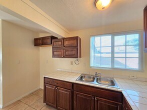 2010 W Lumber St in Lancaster, CA - Building Photo - Building Photo