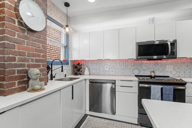 5601 McCandless Ave, Unit 2 in Pittsburgh, PA - Building Photo - Building Photo