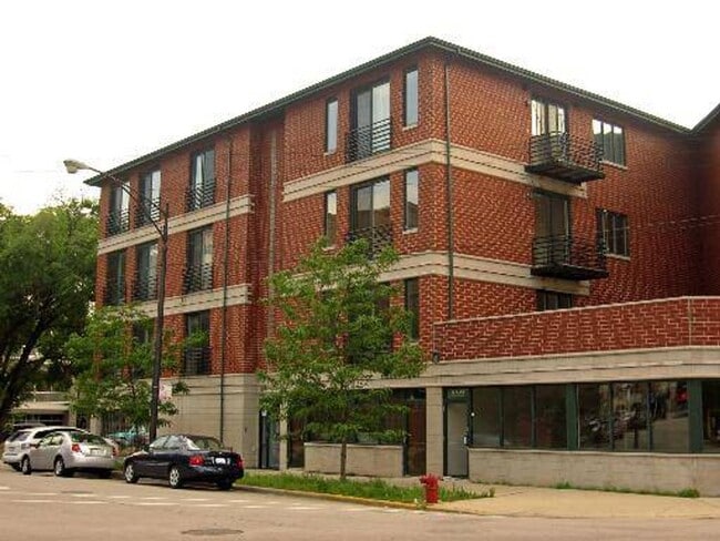 property at 842 N Racine Ave