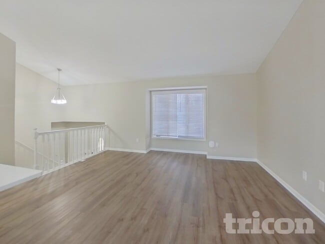 8906 St Croix Rd in Woodbury, MN - Foto de edificio - Building Photo