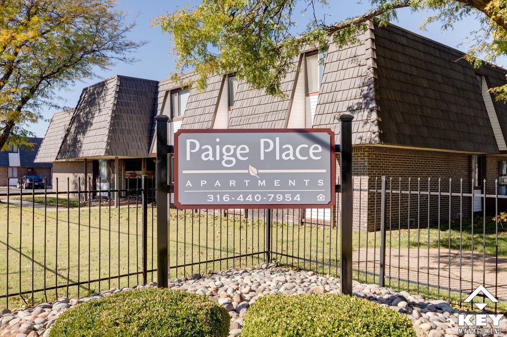 Paige Place Apartments in Wichita, KS - Building Photo