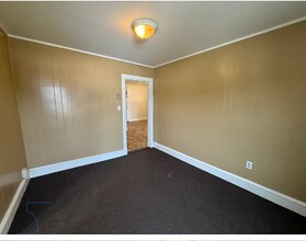 325 Cumberland St in Rumford, ME - Foto de edificio - Building Photo