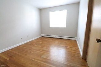 649 Washington St-Unit -Apt 3 in Boston, MA - Building Photo - Building Photo