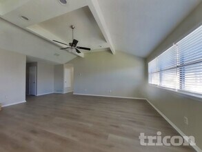 2645 Danberry Ln in Grand Prairie, TX - Foto de edificio - Building Photo