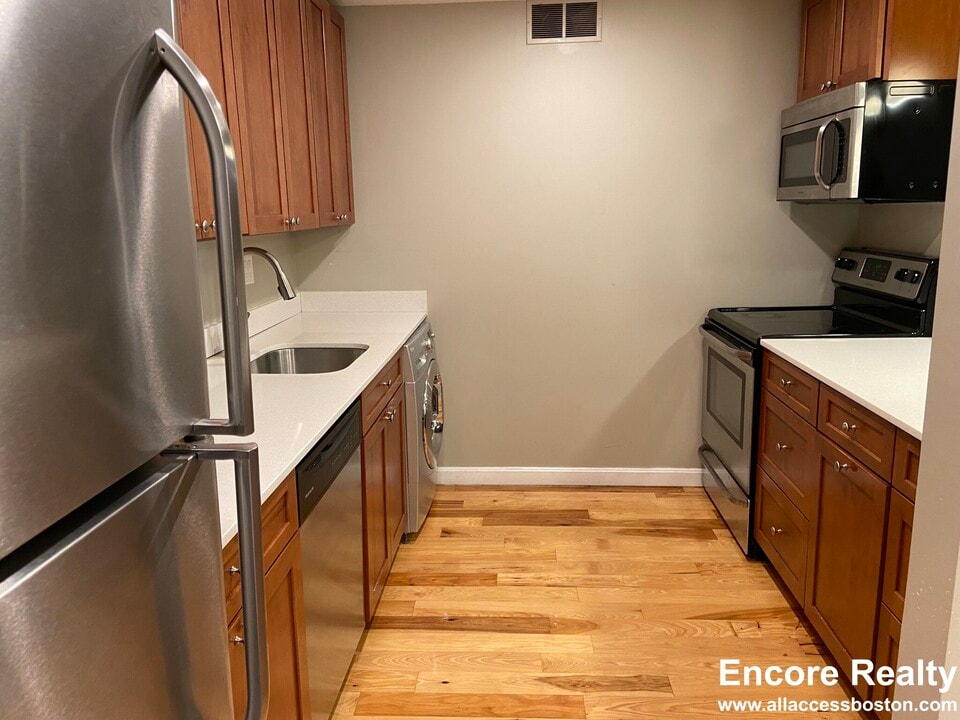 25 Bow St, Unit #17 - 35 in Somerville, MA - Foto de edificio