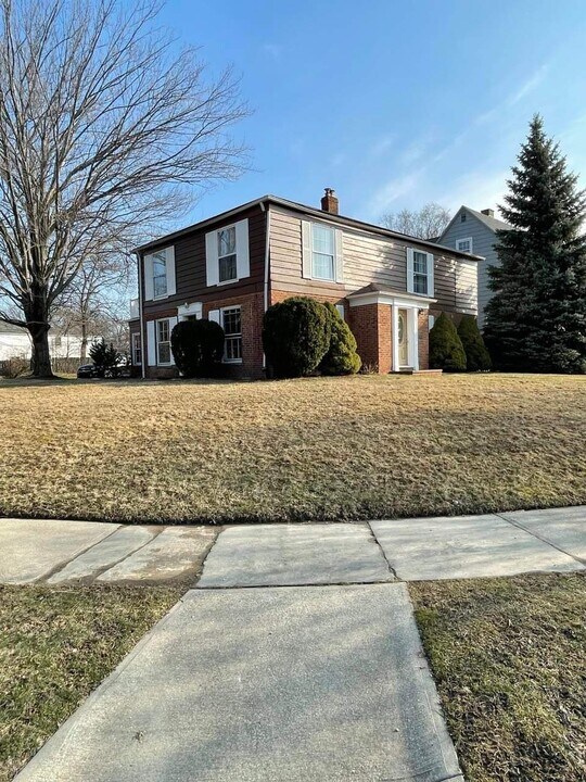 17411 Winslow Rd, Unit 3453 Daleford Rd (17411 Winslow) Upper Unit in Shaker Heights, OH - Building Photo