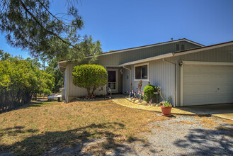 23256-58 Lone Pine Dr in Auburn, CA - Building Photo - Building Photo