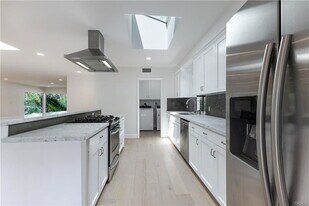 11500 Dona Cecilia Dr in Los Angeles, CA - Building Photo