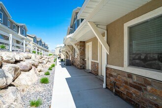 14861 S Marble Rock Way in Herriman, UT - Foto de edificio - Building Photo