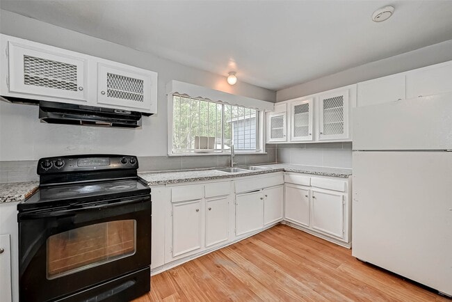 property at 4203 Tavenor Ln