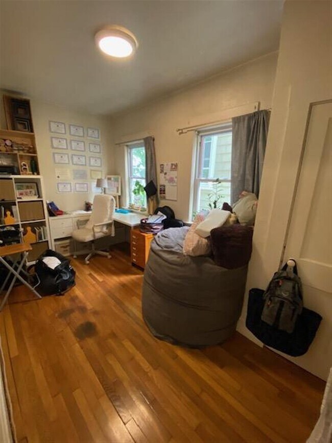 130 Willow Ave, Unit 1 in Somerville, MA - Building Photo - Building Photo