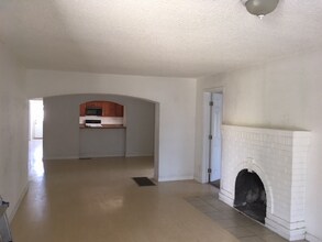 1118 N Yosemite Ave in Fresno, CA - Building Photo - Building Photo