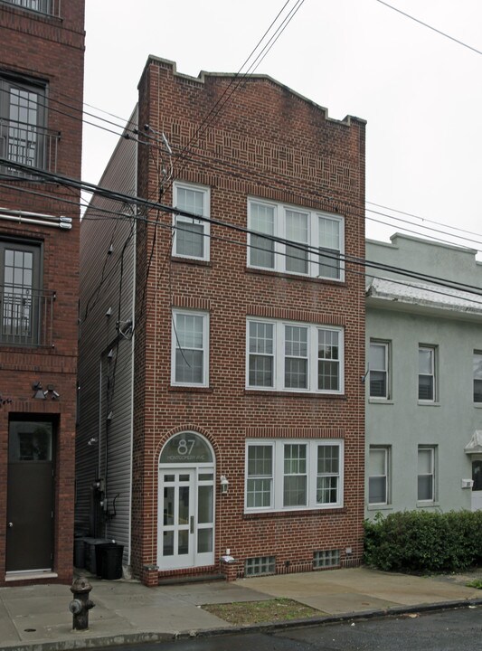 87 Montgomery Ave in Staten Island, NY - Building Photo