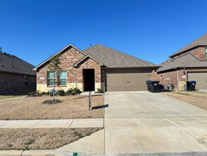 221 Fieldtrail Ln in Caddo Mills, TX - Foto de edificio - Building Photo