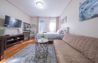 328 E 74th St in New York, NY - Building Photo