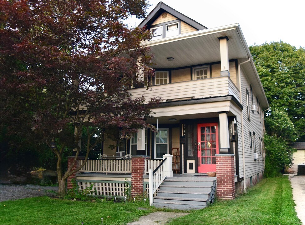 1321 Lakewood Ave in Lakewood, OH - Foto de edificio