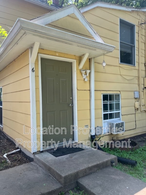 property at 913 New York St