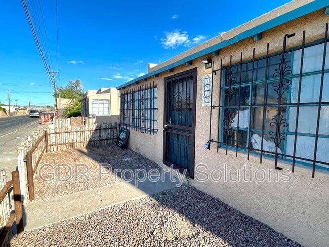 property at 1715 Griegos Rd NW