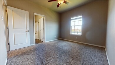 3519 Summerway Dr, Unit 2 Bedroom 77 in College Station, TX - Building Photo - Building Photo