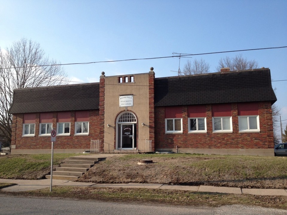 1124 E Adams St in Macomb, IL - Building Photo