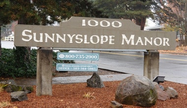 Sunnyslope Manor in Salem, OR - Foto de edificio - Building Photo