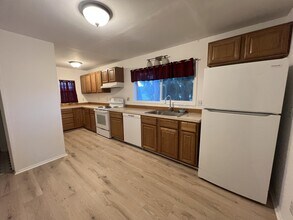 13803 Marlatt Rd S in Jefferson, OR - Building Photo - Building Photo