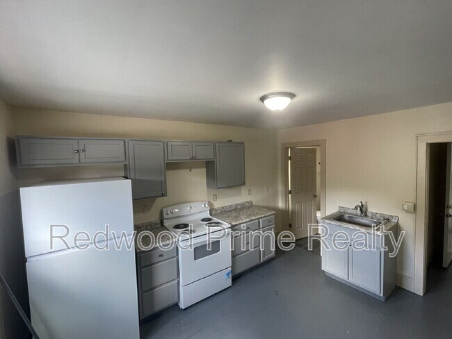 908 Main St in Coalport, PA - Building Photo - Building Photo