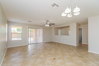 5743 E Flossmoor Cir in Mesa, AZ - Foto de edificio - Building Photo