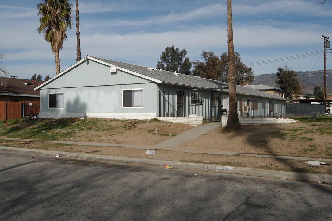 2104 E Sunrise Ln in San Bernardino, CA - Building Photo