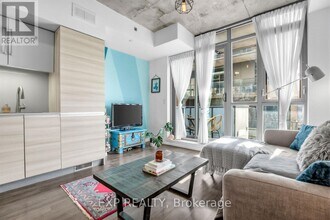 8 Gladstone Ave in Toronto, ON - Building Photo - Building Photo