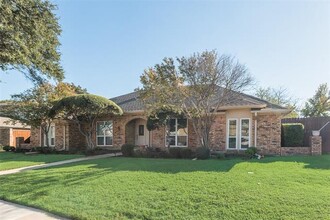 2826 Townbluff Dr in Plano, TX - Foto de edificio - Building Photo