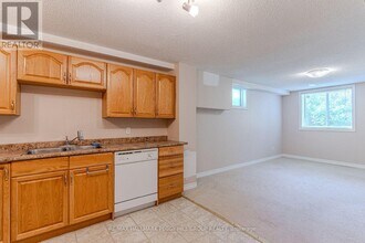 2 Osprey Ridge Rd in Barrie, ON - Building Photo - Building Photo