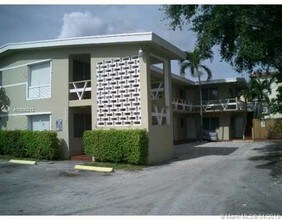 1585 NE 125th St-Unit -5 in North Miami, FL - Building Photo - Building Photo
