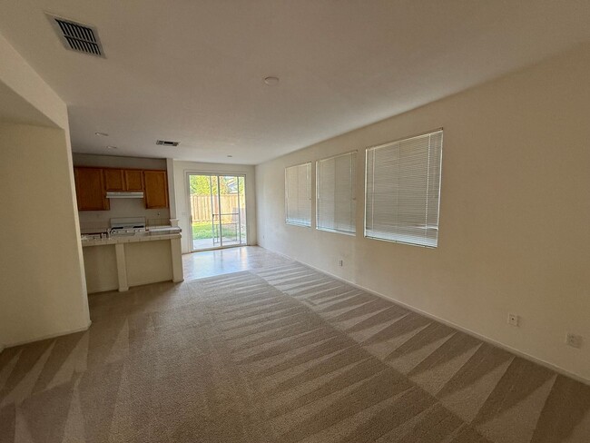 1585 Headslane Rd in West Sacramento, CA - Building Photo - Building Photo