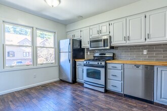 84 Stillmeadow Cir in Monroe, CT - Building Photo - Building Photo