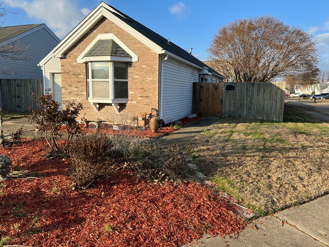 5946 Crossfield Dr in Evansville, IN - Foto de edificio - Building Photo