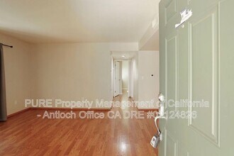1127 Lakeview Cir in Pittsburg, CA - Building Photo - Building Photo