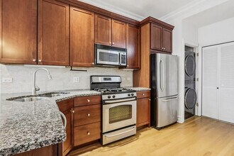 1709 N Crilly Ct in Chicago, IL - Building Photo - Building Photo