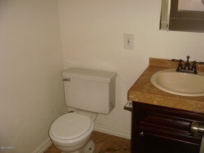 4050 E Cactus Rd in Phoenix, AZ - Building Photo - Building Photo
