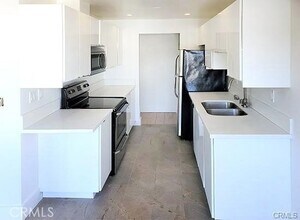 811 6th St, Unit 208 in Santa Monica, CA - Building Photo - Building Photo