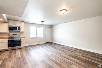 530 W 900 S, Unit B in Tooele, UT - Foto de edificio - Building Photo