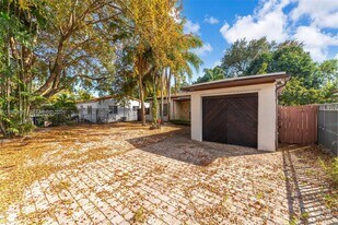 4220 SW 13th St in Miami, FL - Building Photo