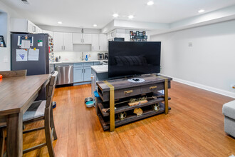 4634 N Dover St, Unit 1N in Chicago, IL - Building Photo - Building Photo