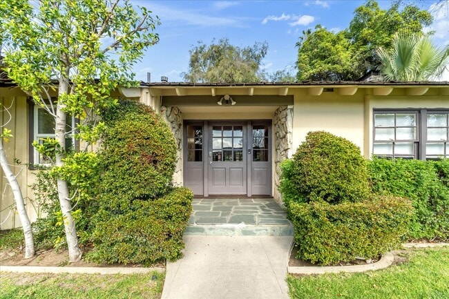 16553 Hartsook St in Encino, CA - Building Photo - Building Photo