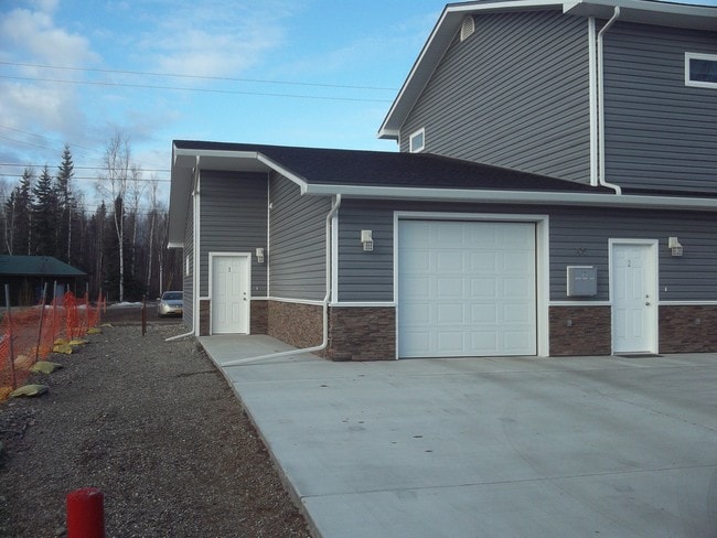 705 Ouida Way, Unit 1 in North Pole, AK - Building Photo - Building Photo