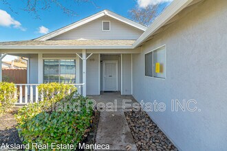 15046 Cambridge Dr in Lathrop, CA - Building Photo - Building Photo