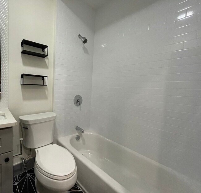 46 Long Ave, Unit 2