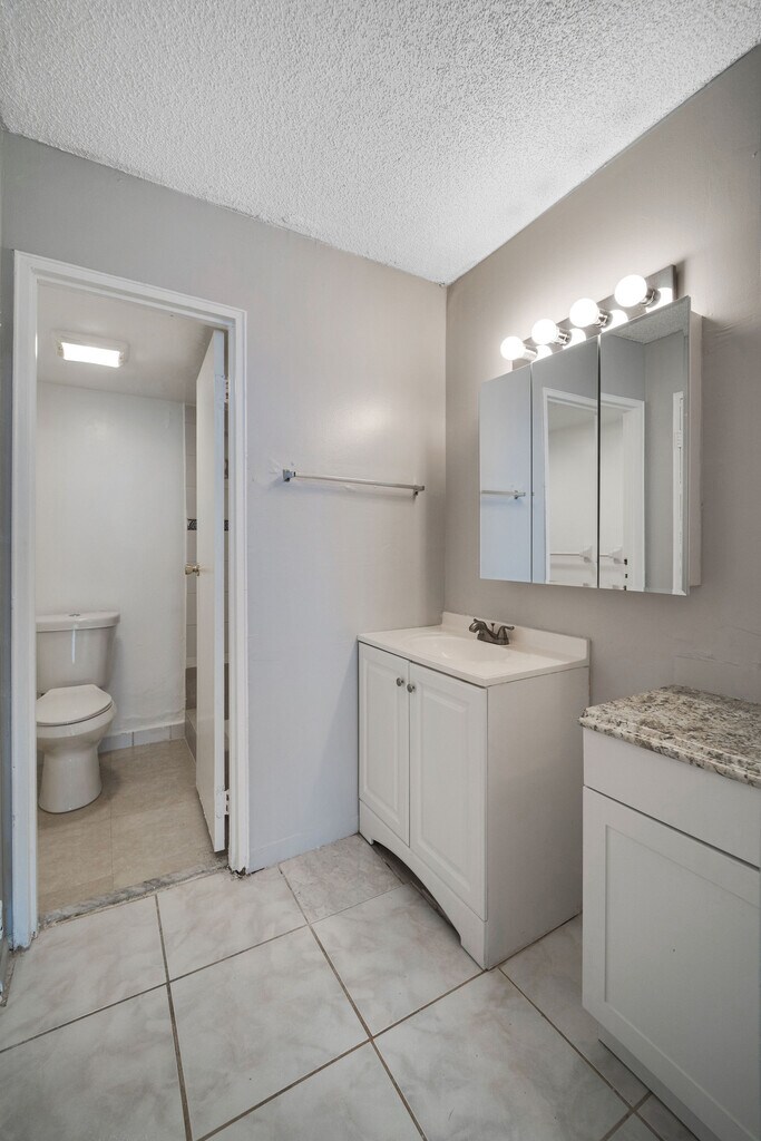 Landmark Towers Apartments in Plantation, FL