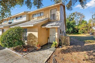 1300 Woodman Way in Orlando, FL - Building Photo